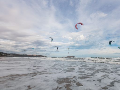 Zdjęcie do artykułu: Kitesurfing – ekstremalna zabawa z wiatrem